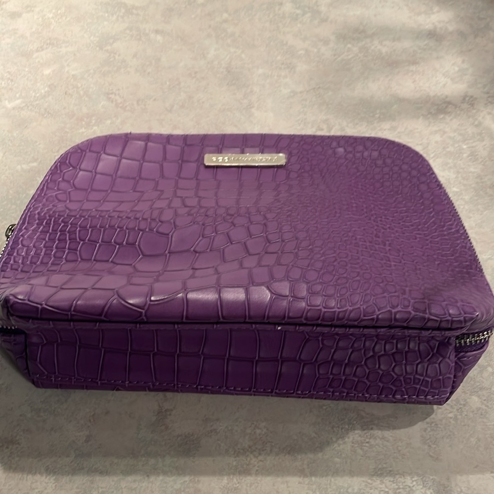 New Rodan + Fields case - Picture 4 of 6